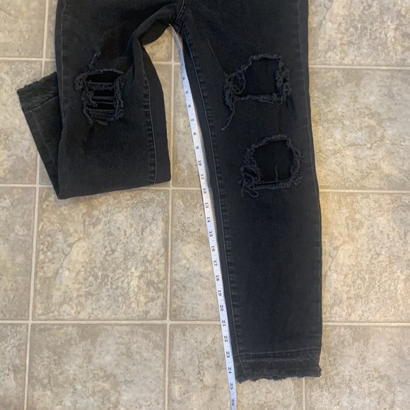 Madewell The Mom Jean Distressed Cropped in Raney Wash Knee-Rip Black size 26 - Picture 12 of 16